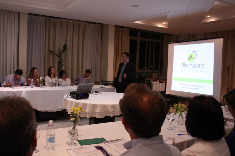 Presidente do OS Rio do Sul palestra para empresários do Meio Oeste