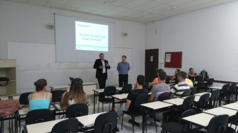 Observatório Social realiza apresentação para acadêmicos da UNIASSELVI