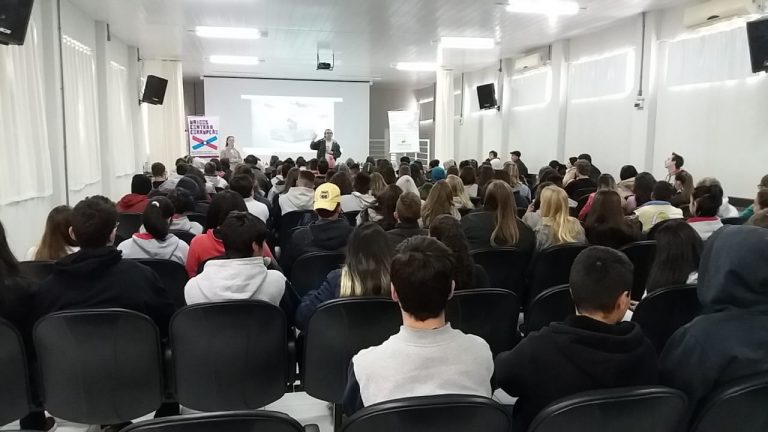 Palestra sobre o movimento Unidos Contra a Corrupção em Rio do Oeste